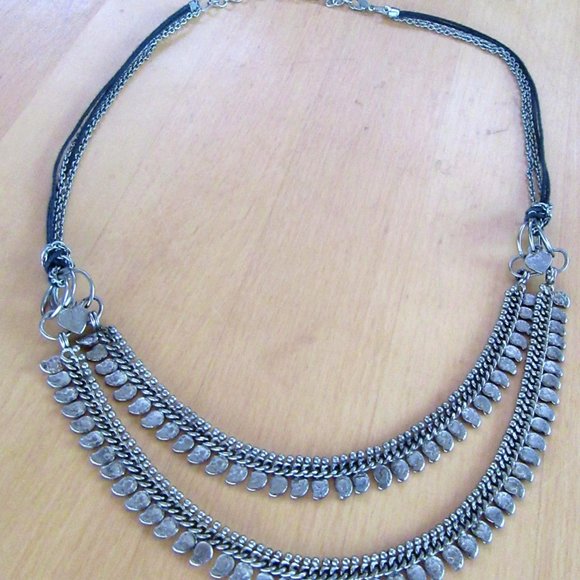 Silver tone textured fringed chain necklace - Picture 7 of 8